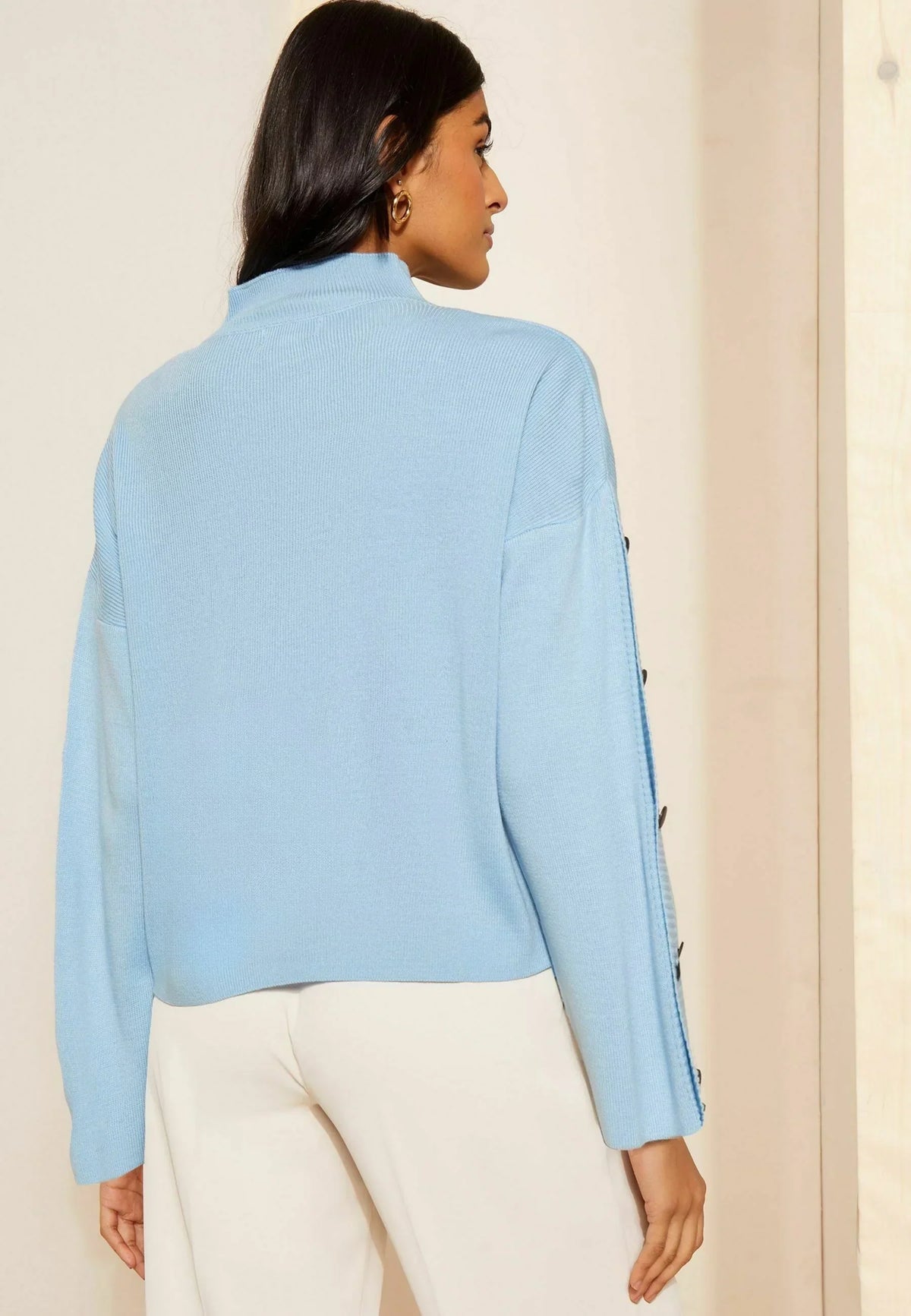 Pull Col Roulé à Manches Boutonnées | Coupe Relaxée | Design Moderne