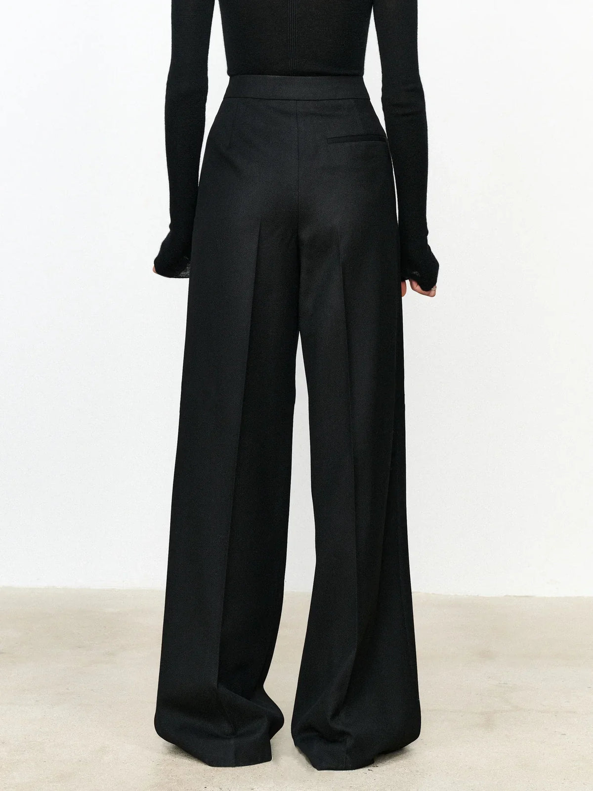 Pantalon Robe Asymétrique Jambe Droite | Détail Bouton Moderne