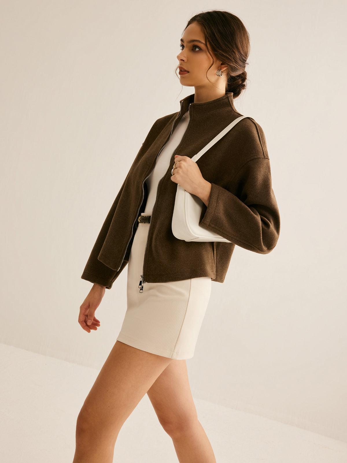 Veste Col Montant Minimaliste | Silhouette Cropped | Élégance Discrète