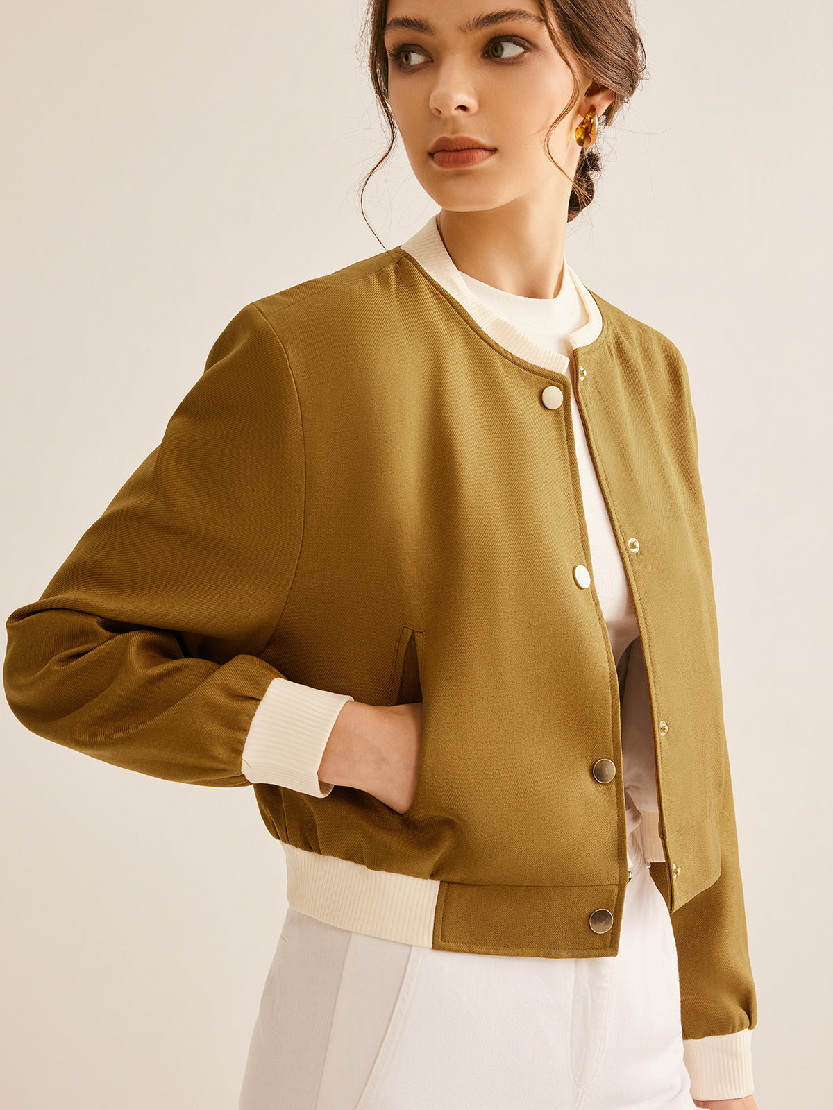 Veste Cropped avec Bord Contrastant | Design Minimaliste | Élégance Quotidienne