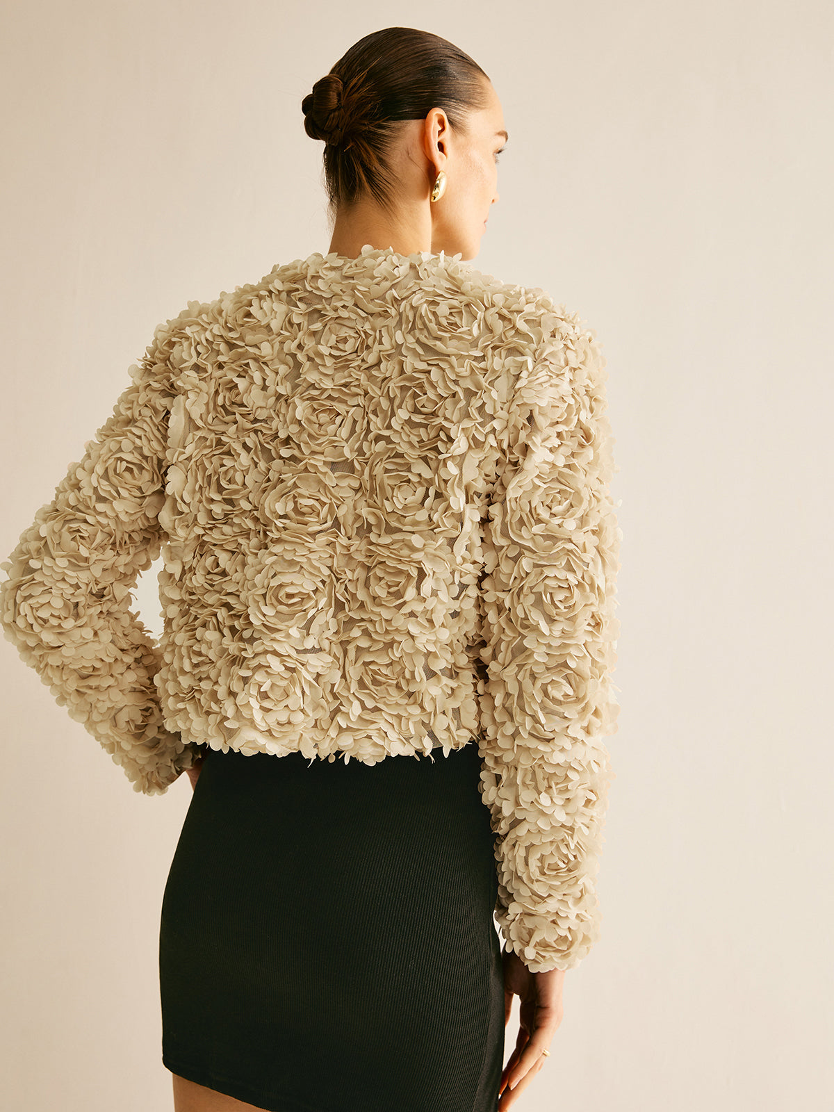 Veste courte texturée | Design floral 3D | Pièce élégante