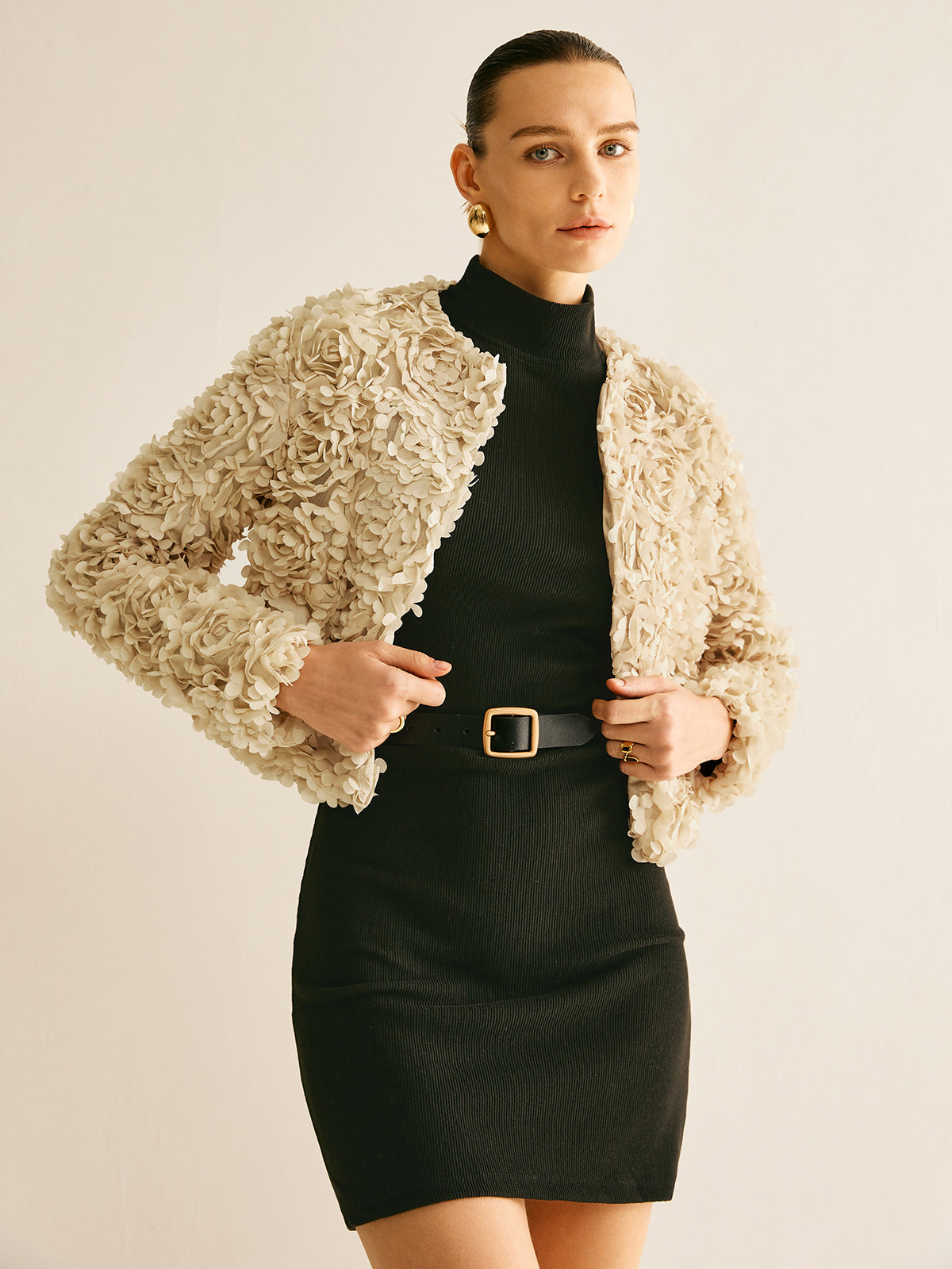 Veste courte texturée | Design floral 3D | Pièce élégante