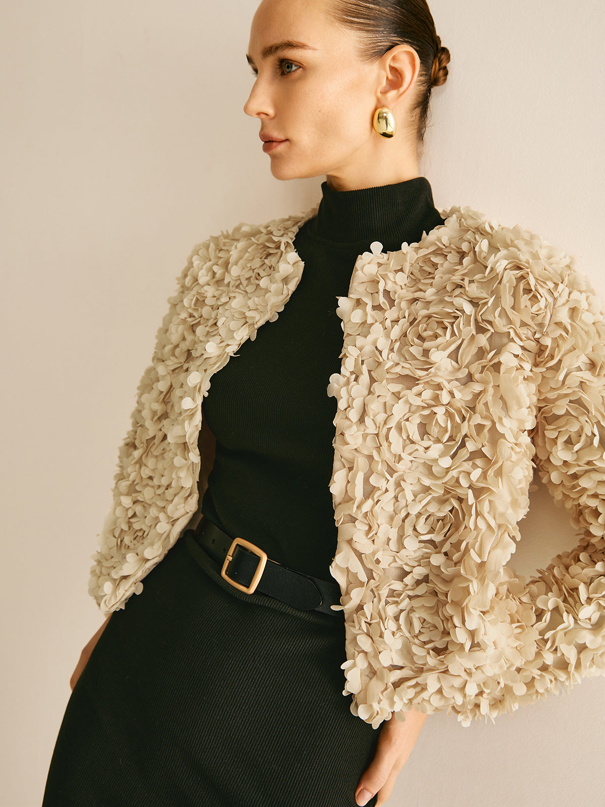 Veste courte texturée | Design floral 3D | Pièce élégante