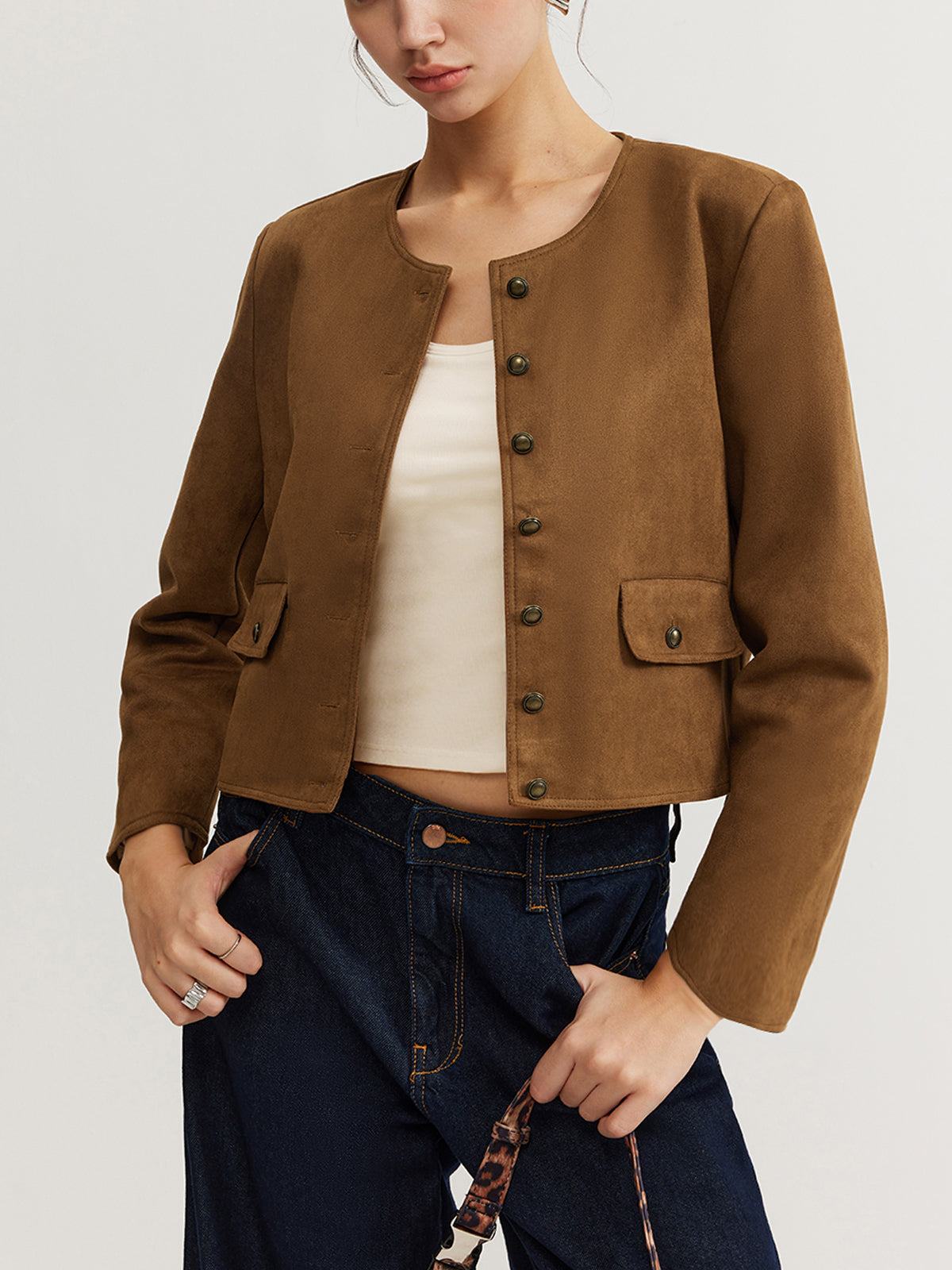 Veste Cropped Bouton Fondamentale | Silhouette Minimaliste | Col Rond