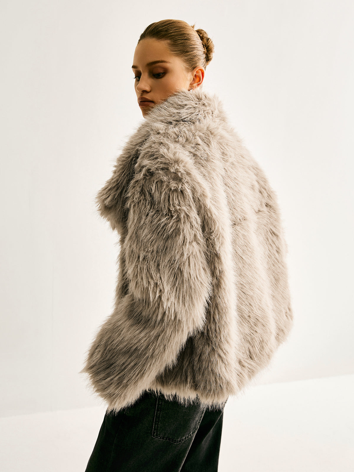 Veste Courte en Fausse Fourrure | Col Oversize | Style Hiver