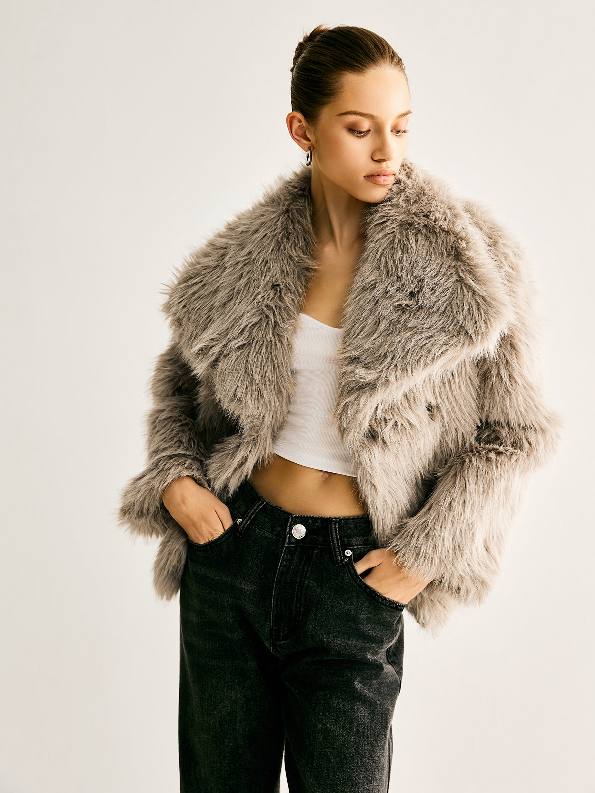 Veste Courte en Fausse Fourrure | Col Oversize | Style Hiver
