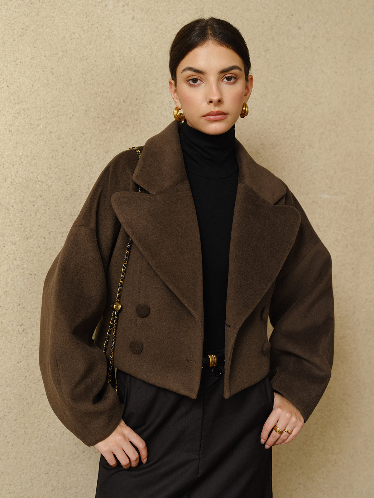 Manteau court en mélange de laine | Col oversize | Silhouette sculptée