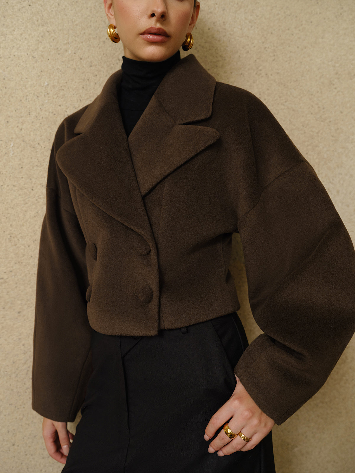 Manteau court en mélange de laine | Col oversize | Silhouette sculptée