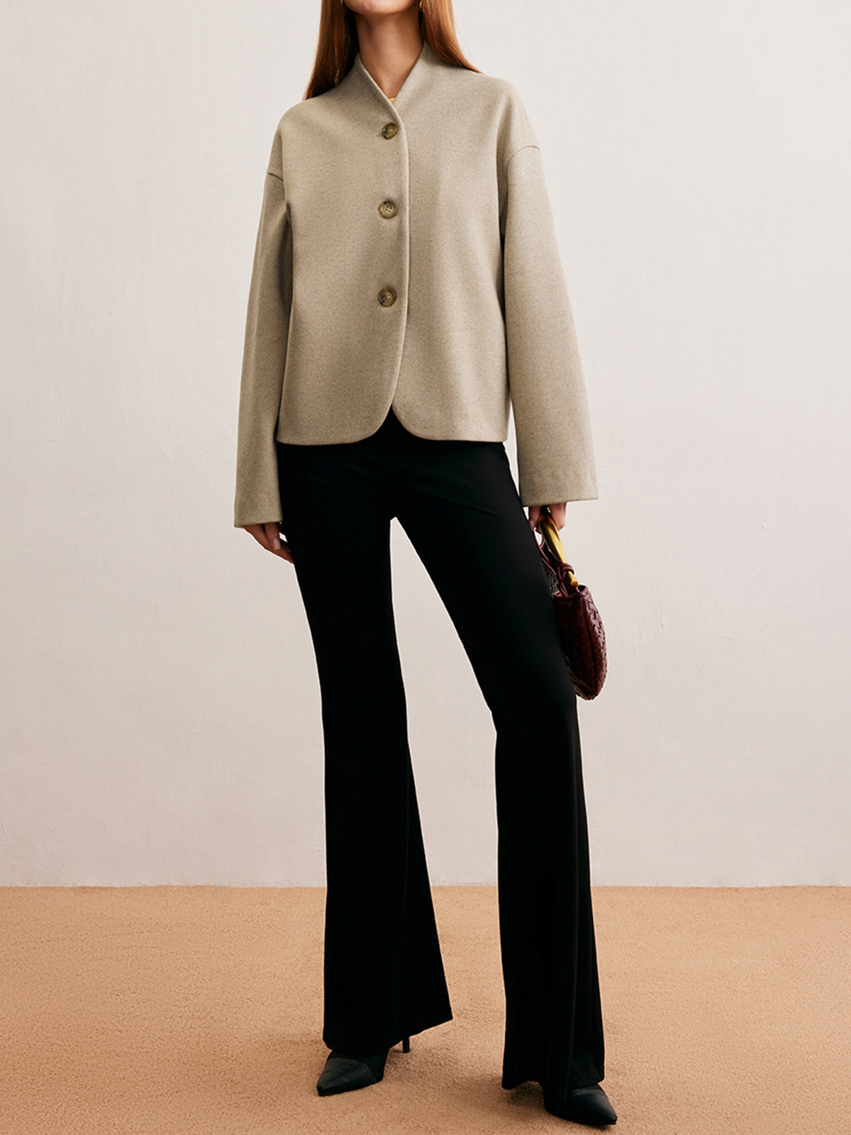 Veste Courte en Mélange de Laine | Col en V | Silhouette Minimaliste