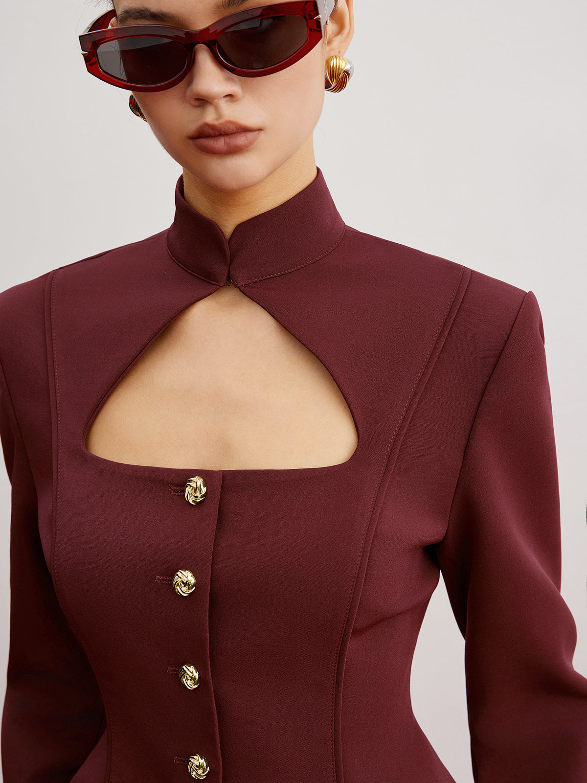 Blazer Structuré Découpe | Col Montant | Détails Boutons Or