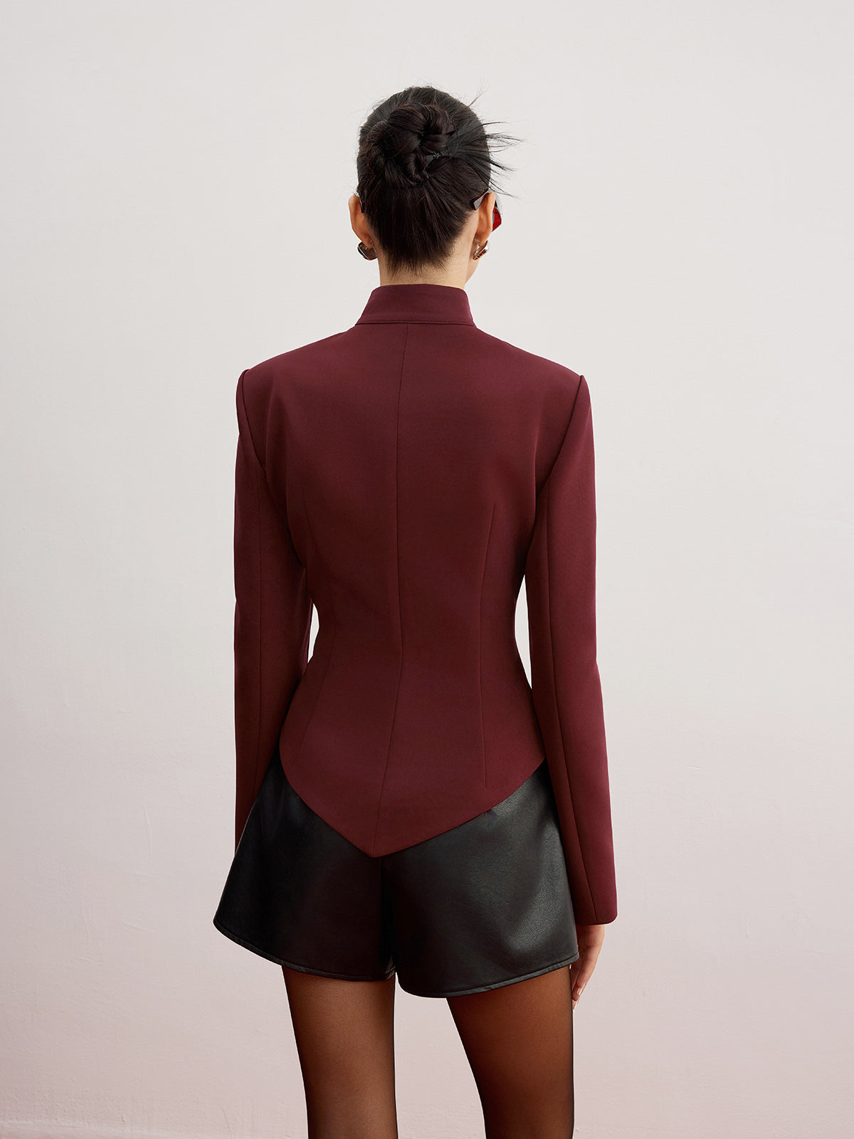 Blazer Structuré Découpe | Col Montant | Détails Boutons Or