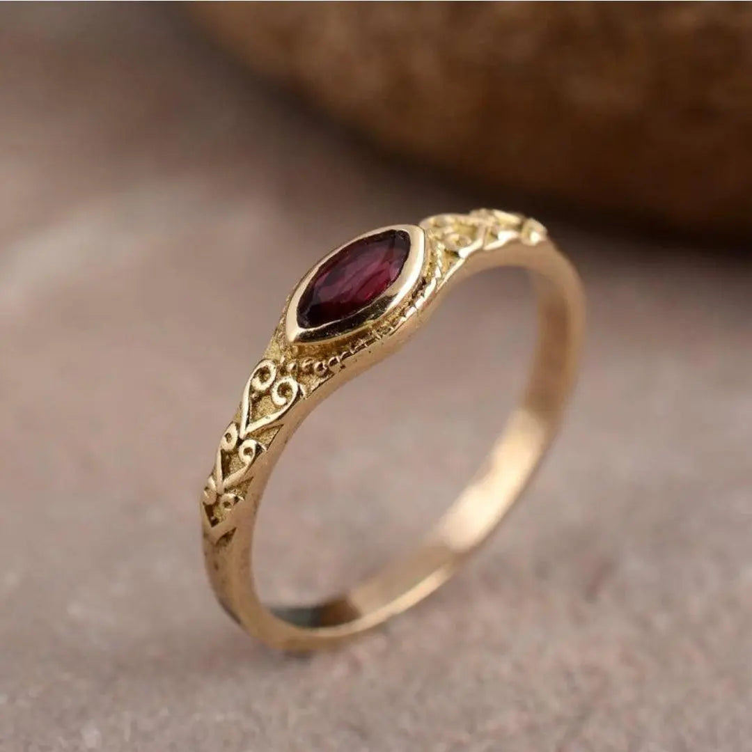 Bague Vintage Lueur Bezel-Set | 8mm Band, Cubic Zirconia | Amouvelle