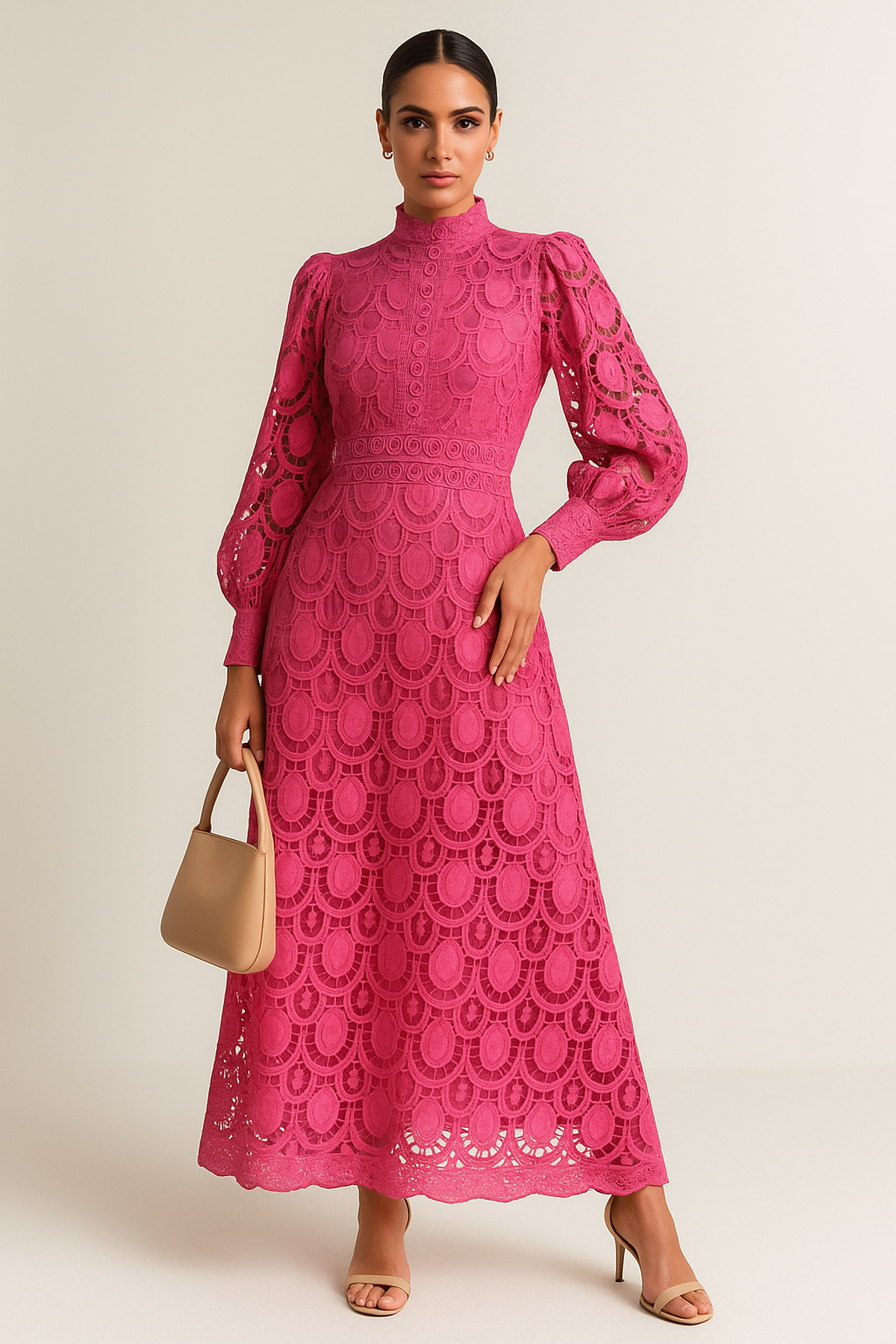 Robe Brodée en Dentelle Maxi | Col Haut | Manches Lanterne