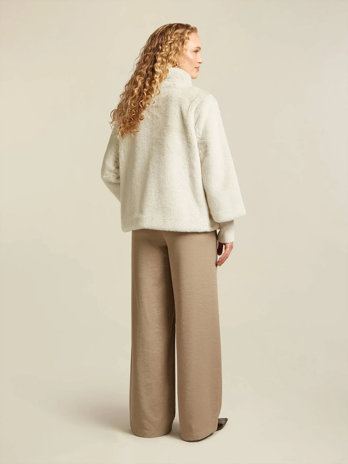 Manteau en Fausse Fourrure | Col Haut | Texture Douce