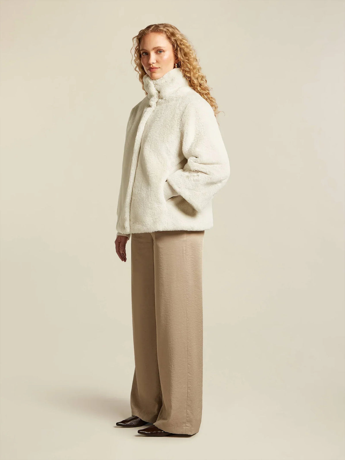 Manteau en Fausse Fourrure | Col Haut | Texture Douce