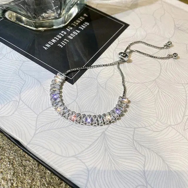 Bracelet ajustable en zircon | Plaqué or | Fil de cristal
