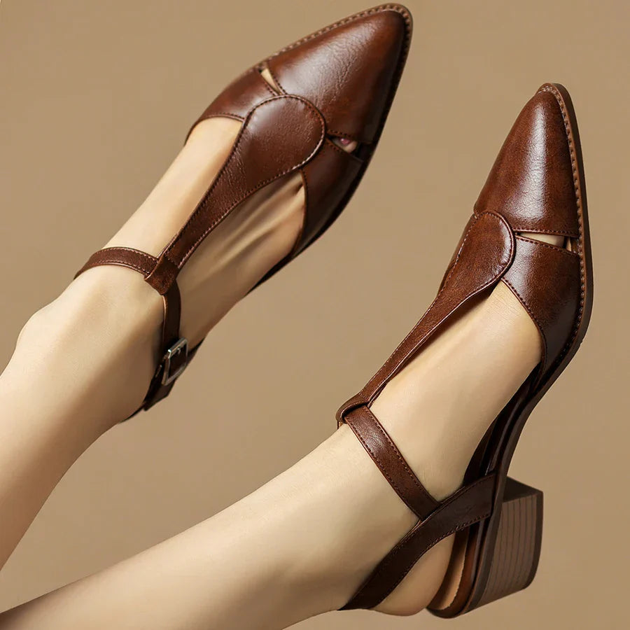 Escarpins en cuir Serana | Bout pointu | Sangle avec boucle