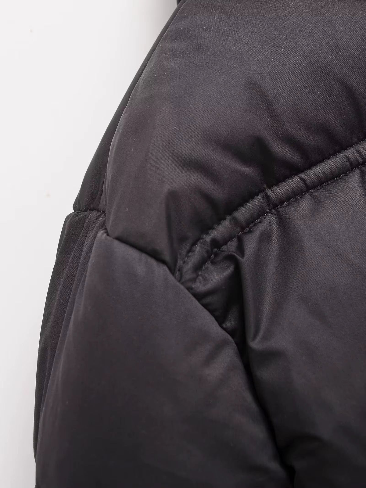 Veste Courte Matelassée | Design avec Capuche | Légère pour l'Hiver