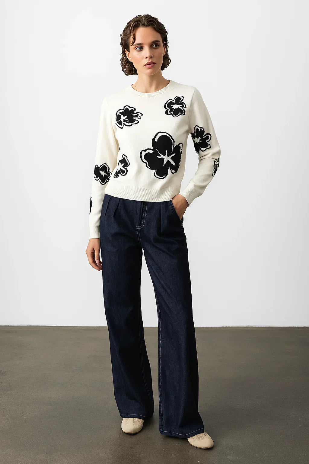 Pull-over floral | Design contrasté | Silhouette moderne