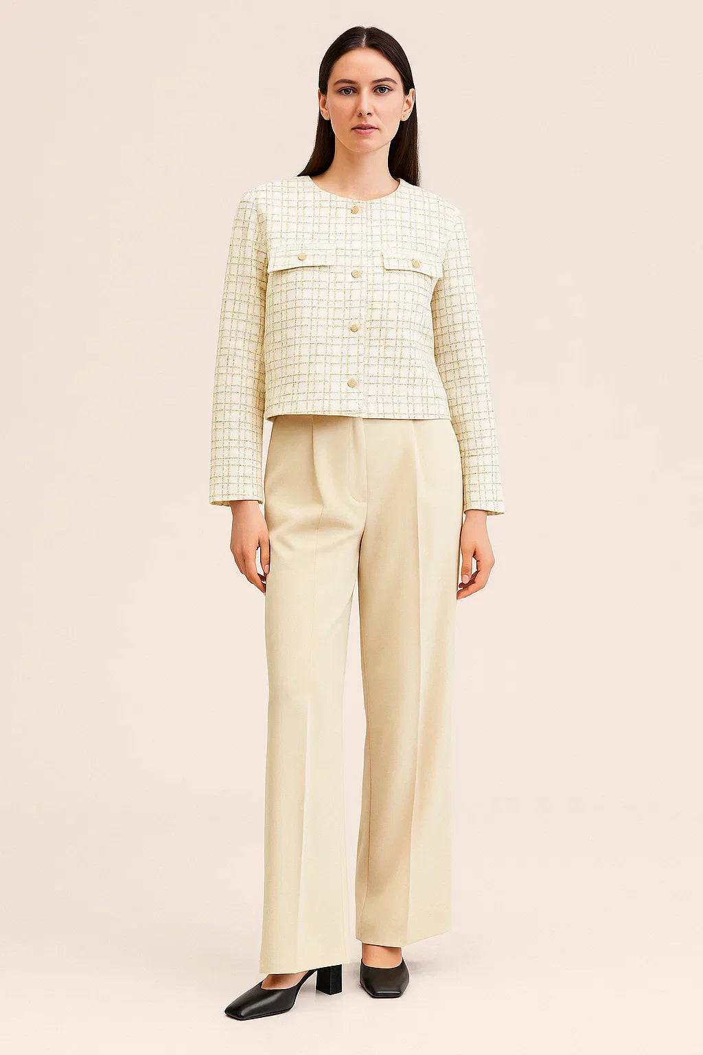 Veste Courte Tweed | Détail Bouton Or | Texture Raffinée