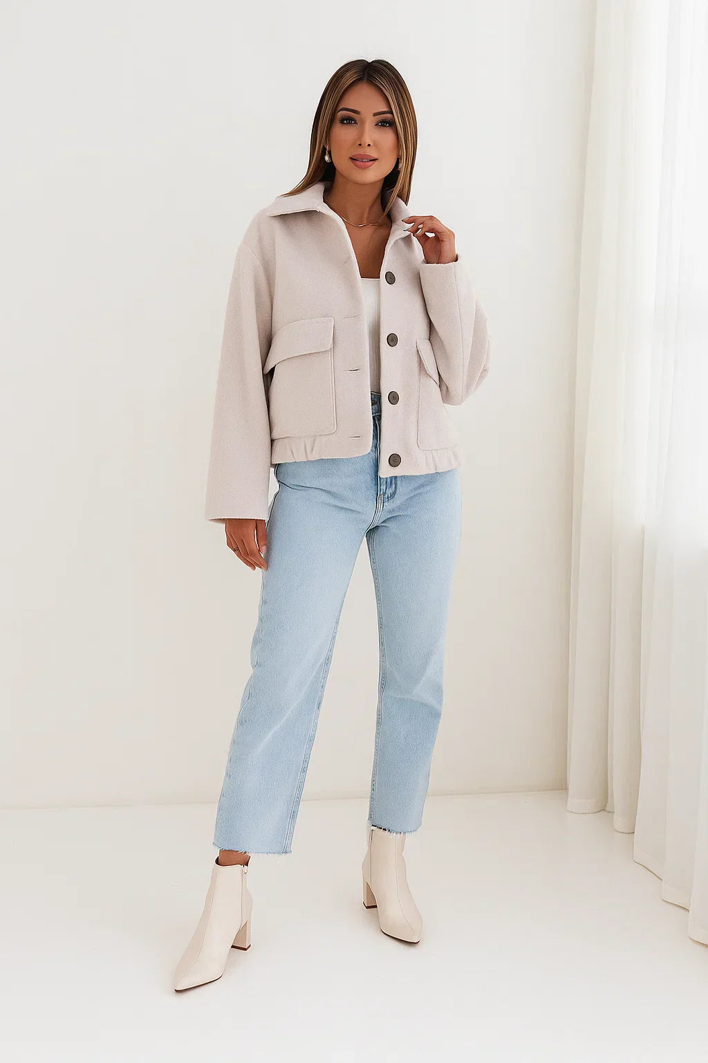 Veste courte en mélange de laine | Bas élastique | Simple boutonnage