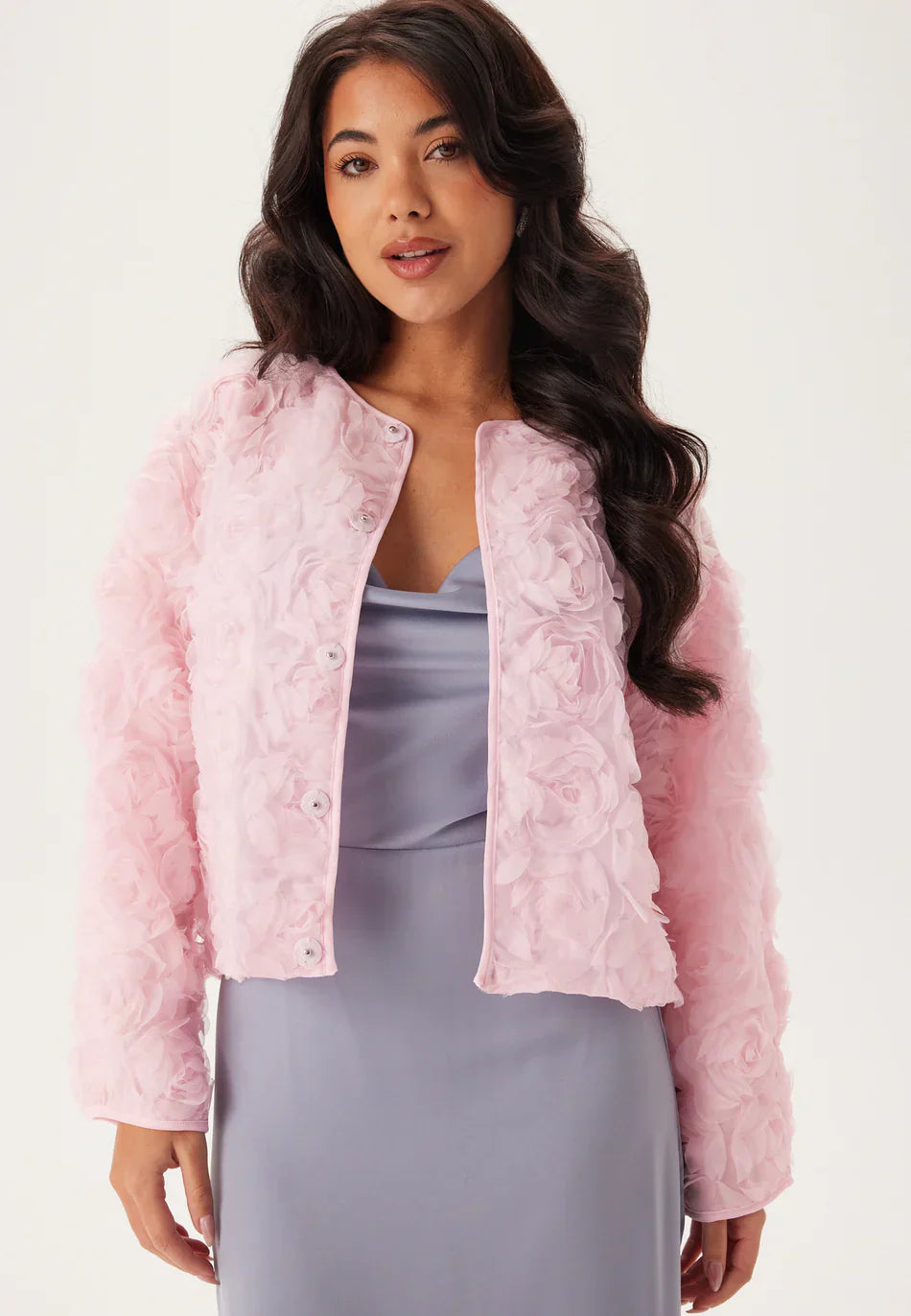 Veste Texturée Florale 3D | Rose Doux | Coupe Féminine Courte