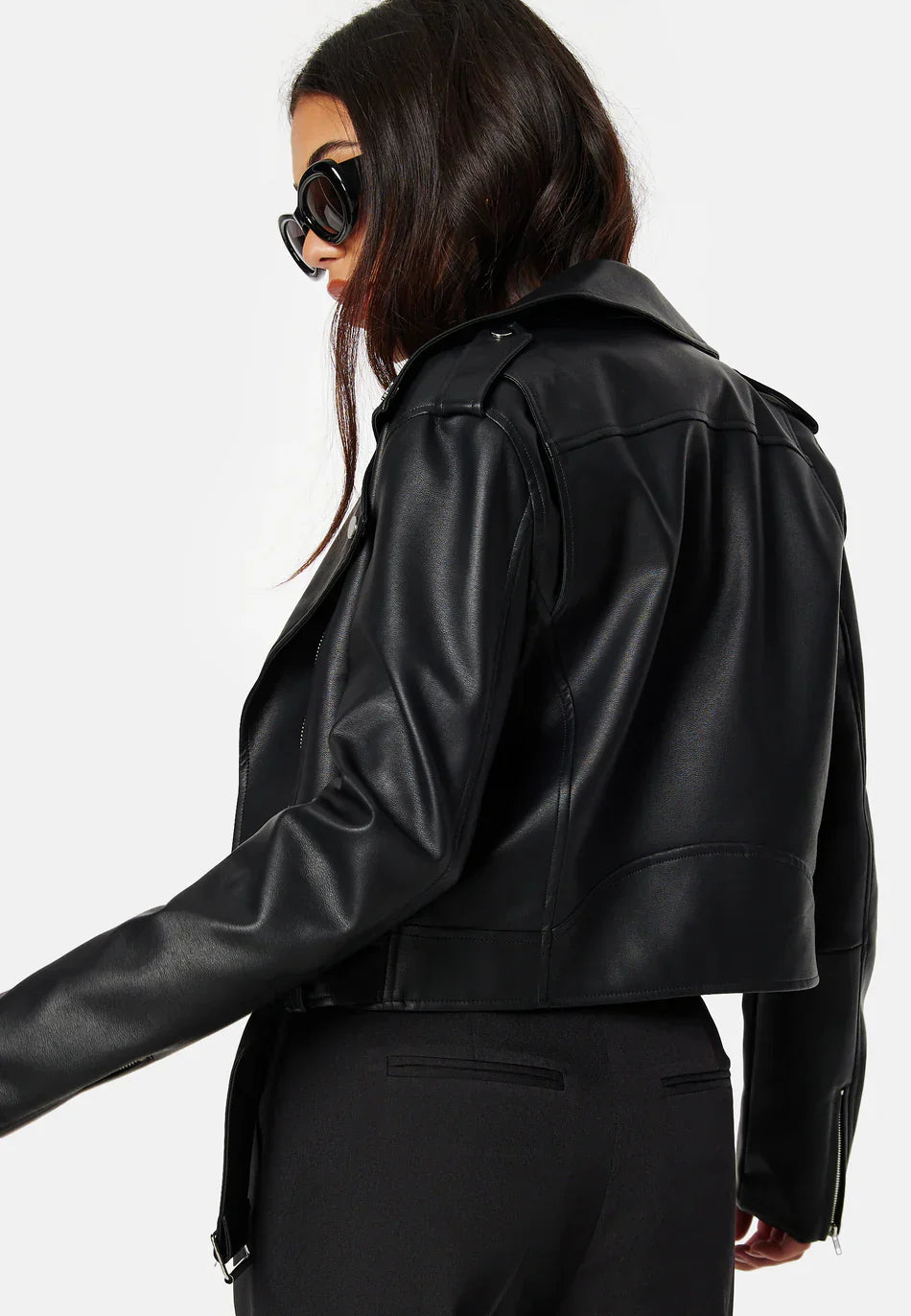 Veste cropped en cuir synthétique | Design ceinturé