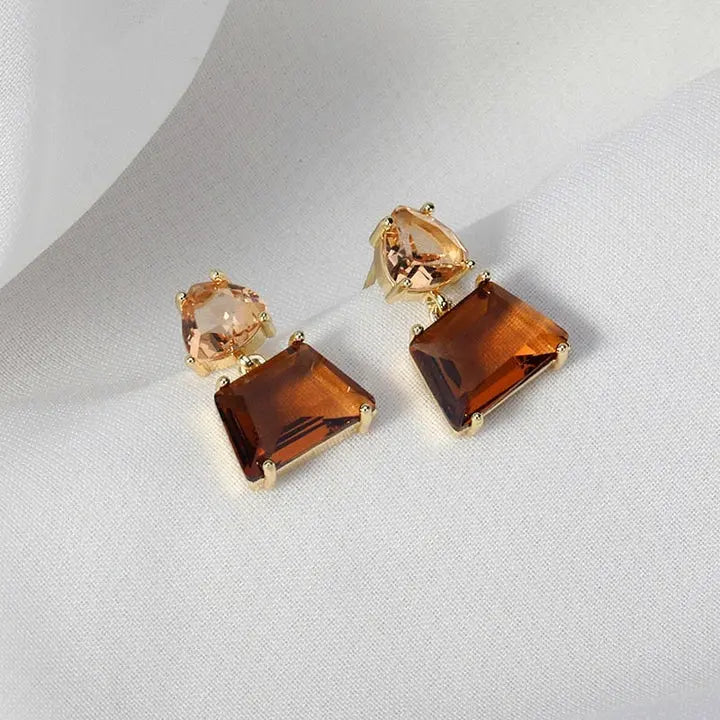 Boucles d'oreilles goutte en cristal ambre | Monture géométrique en or