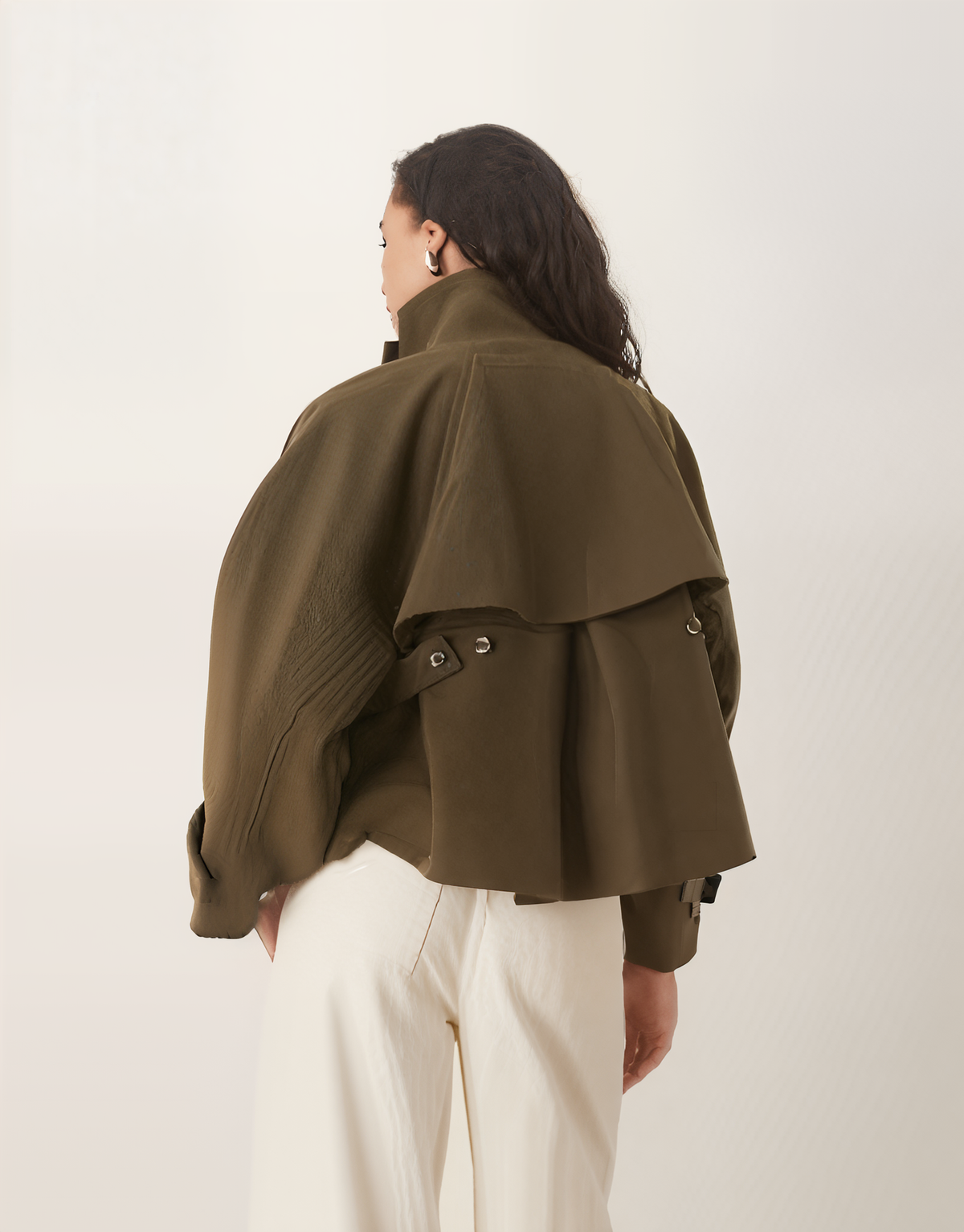 Manteau Court Structuré | Col Haut | Coupe Boxy