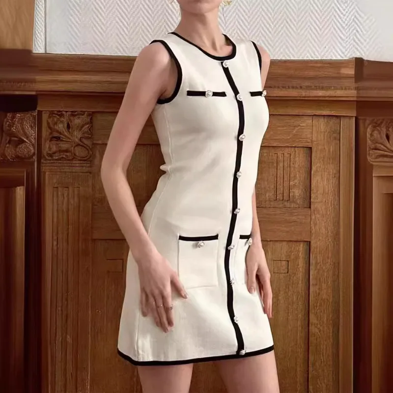 Robe Mini Tricot Sans Manches | Bordure Contrastée | Boutons Devant | Ajustée