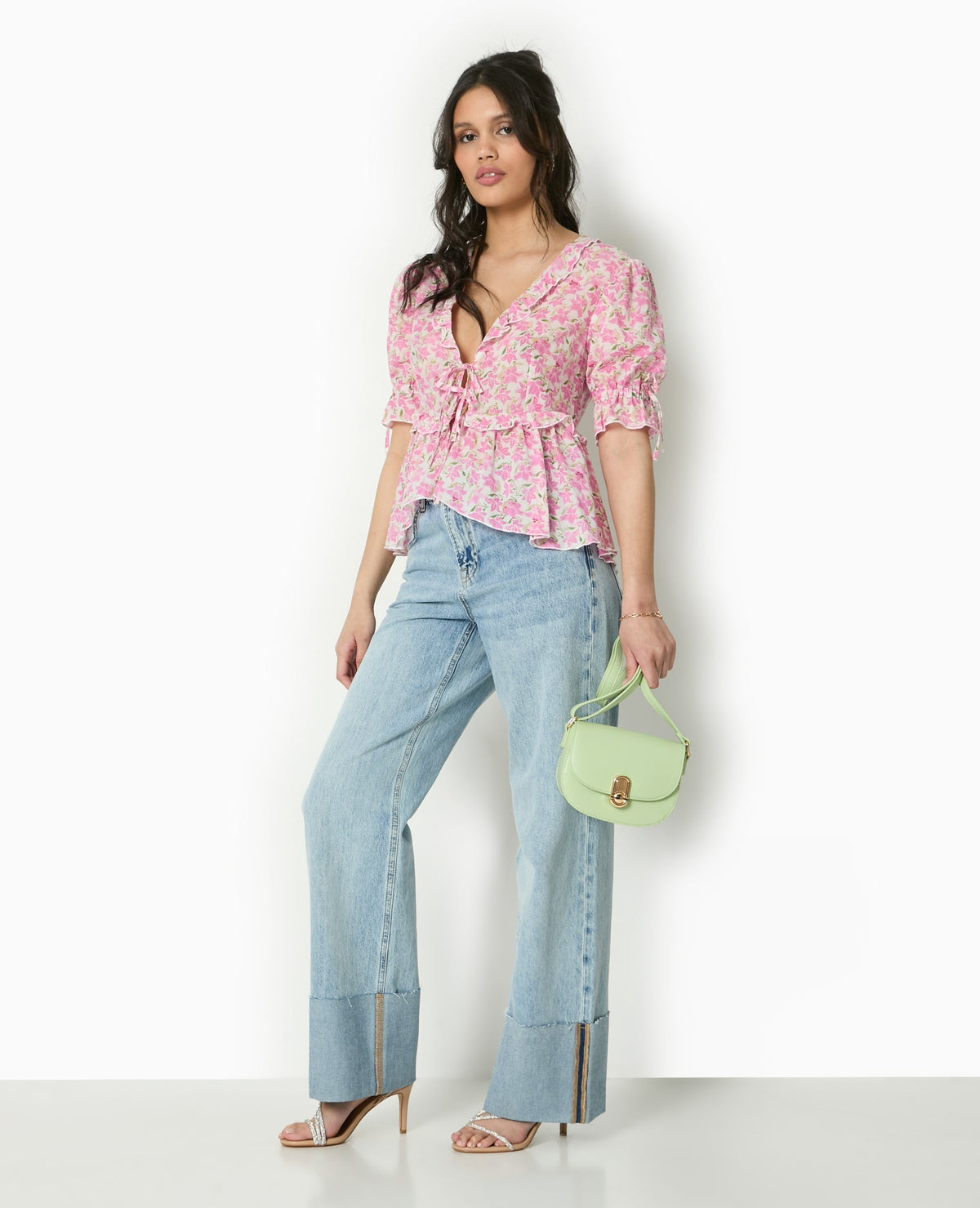 Blouse Florale Clarté | Col V Volants | Manches Ballon
