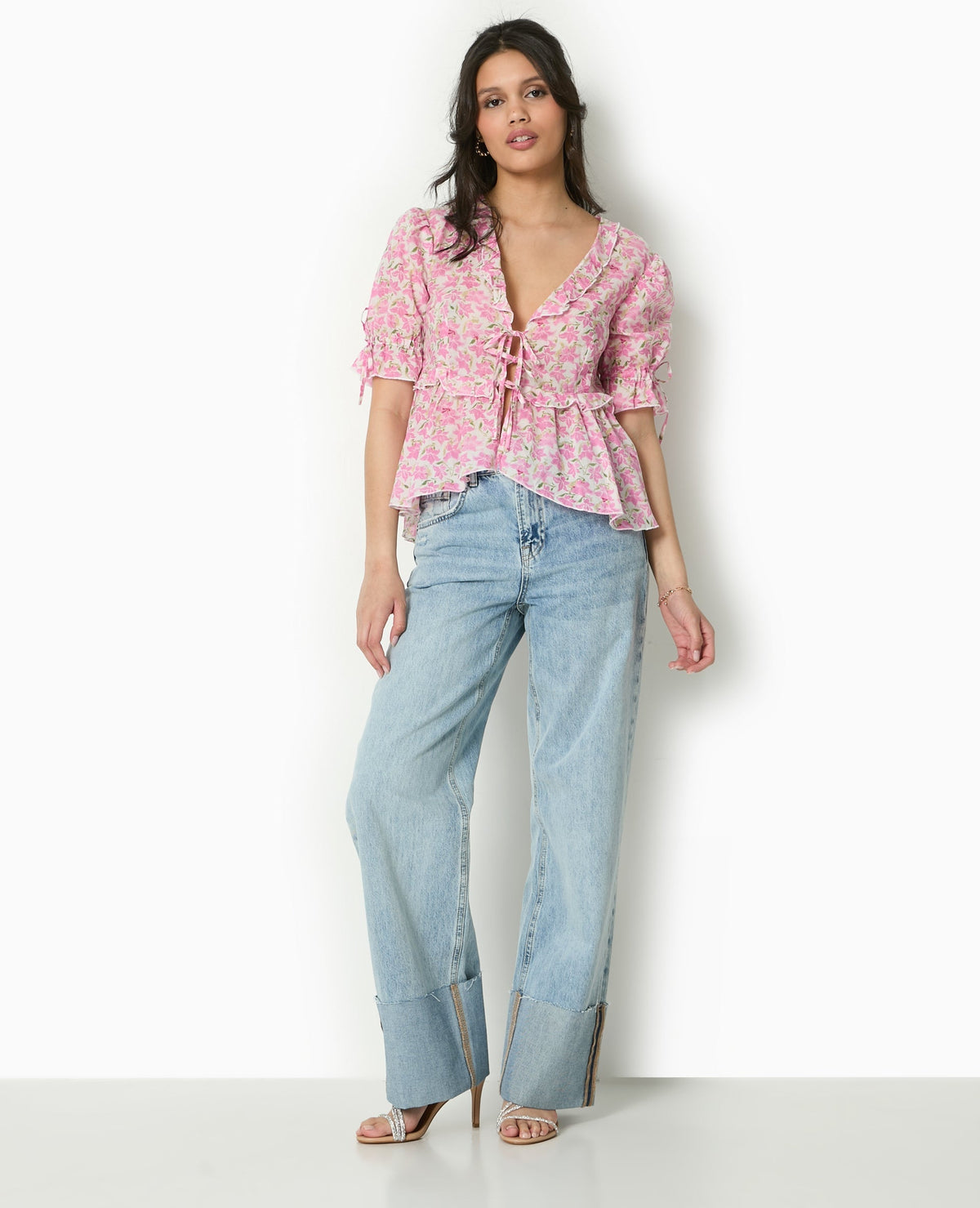 Blouse Florale Clarté | Col V Volants | Manches Ballon
