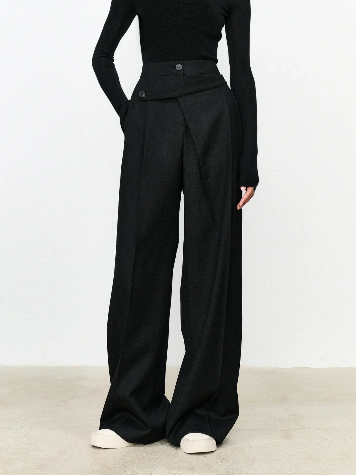Pantalon Robe Asymétrique Jambe Droite | Détail Bouton Moderne