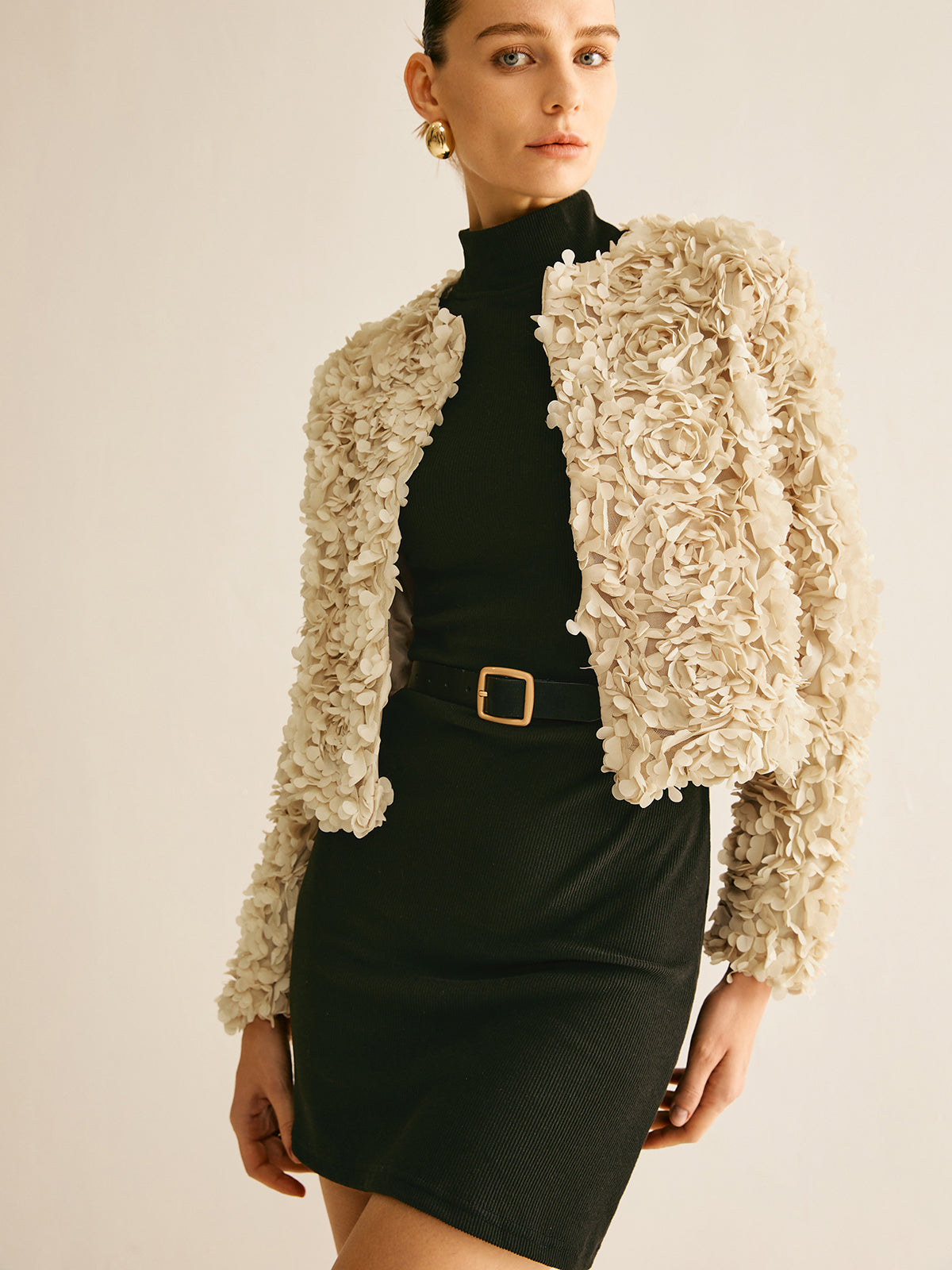 Veste courte texturée | Design floral 3D | Pièce élégante