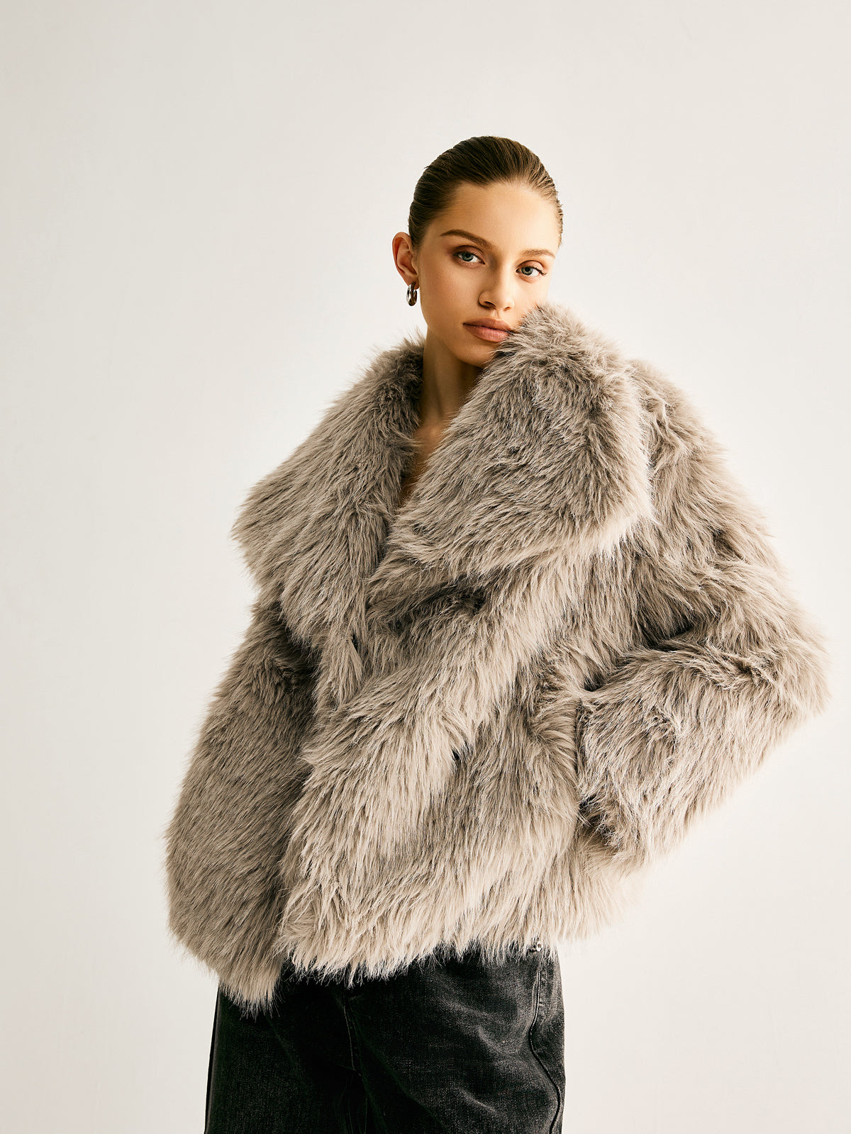 Veste Courte en Fausse Fourrure | Col Oversize | Style Hiver