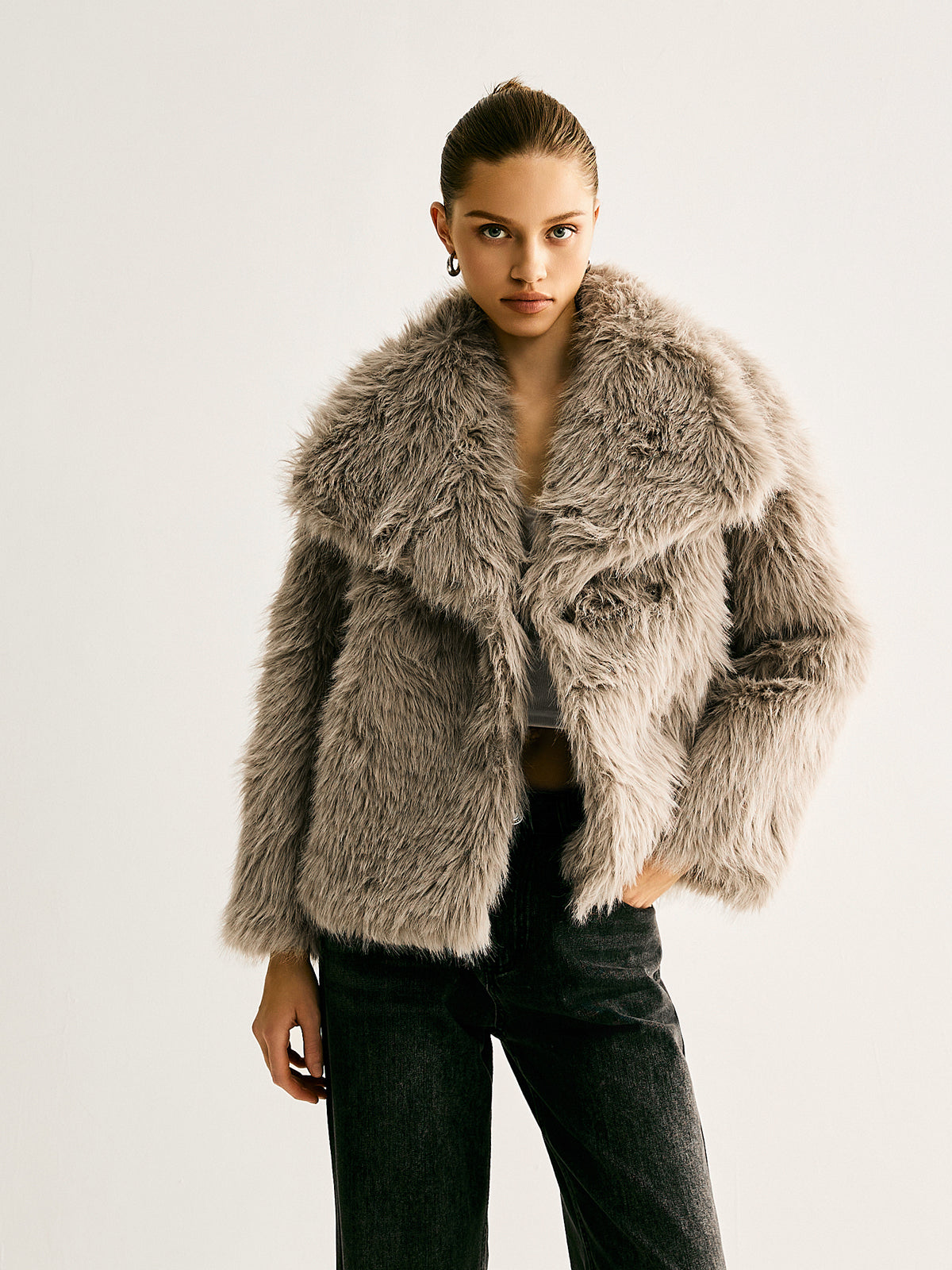 Veste Courte en Fausse Fourrure | Col Oversize | Style Hiver