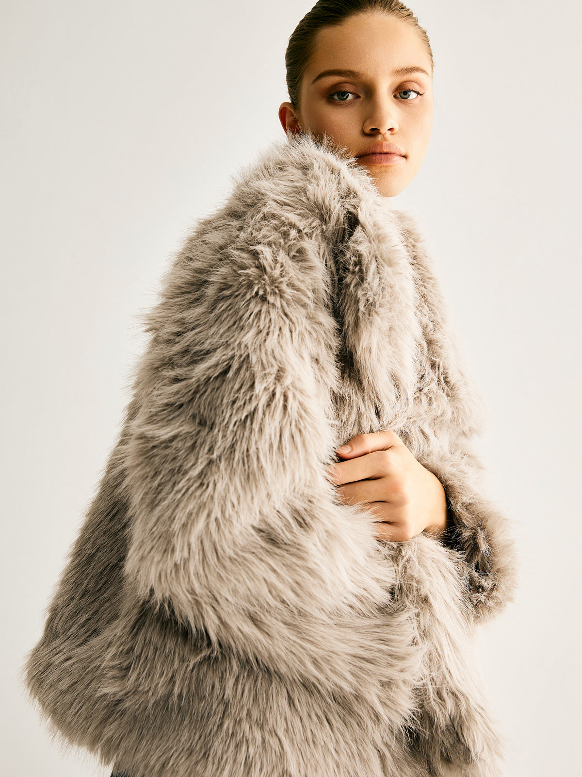 Veste Courte en Fausse Fourrure | Col Oversize | Style Hiver