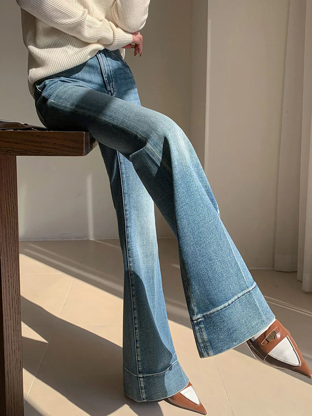 Jeans Flare Haute Taille | Silhouette Bootcut avec Ourlet Drapé