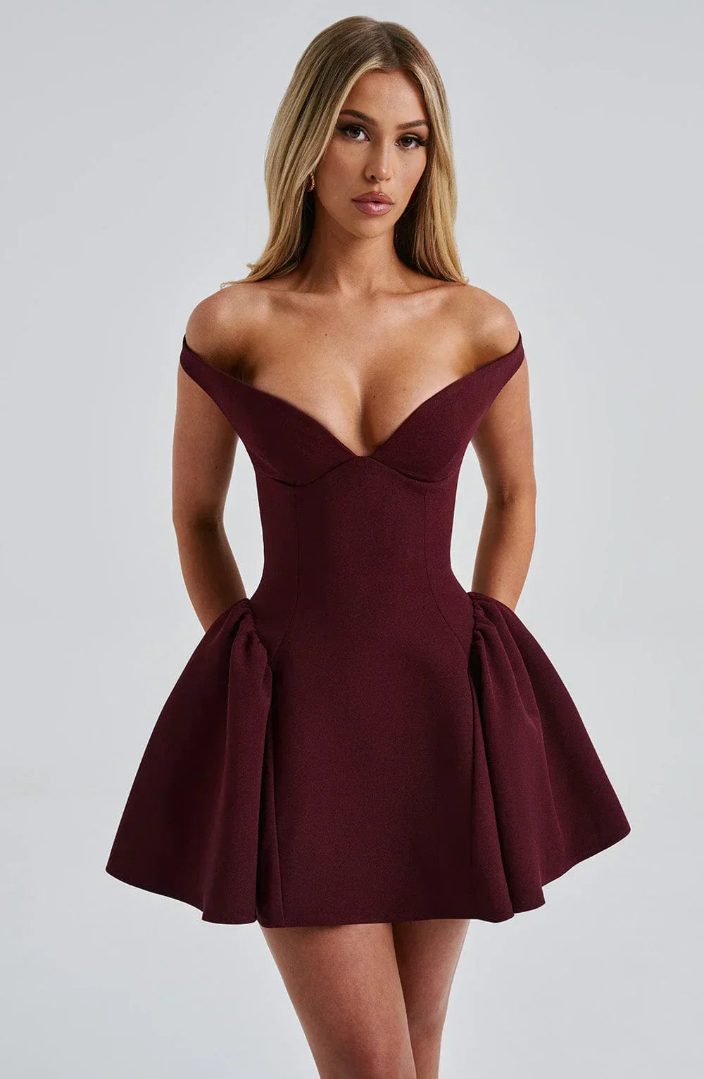 Robe Iris Off-Shoulder Mini | Col en Cœur | Jupe Évasée