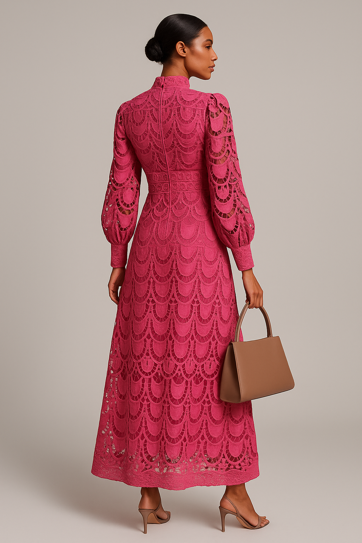 Robe Brodée en Dentelle Maxi | Col Haut | Manches Lanterne