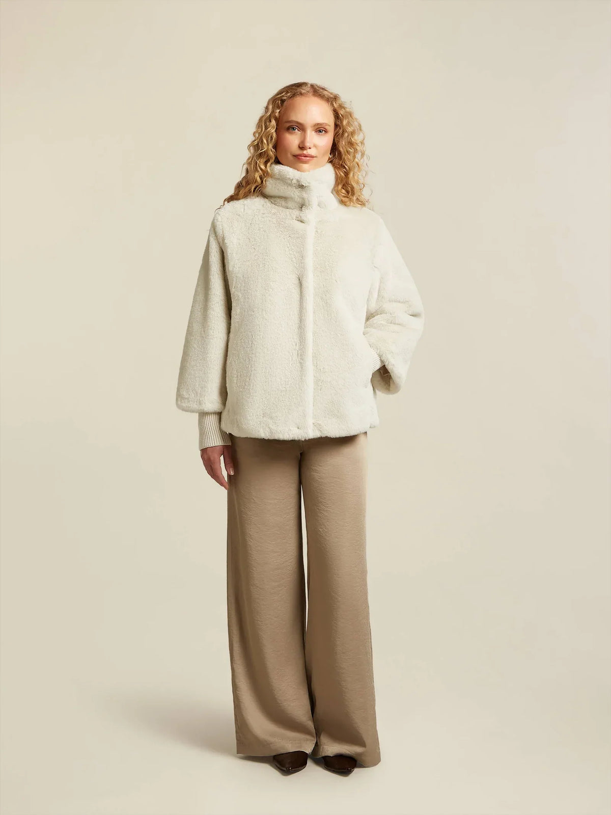Manteau en Fausse Fourrure | Col Haut | Texture Douce