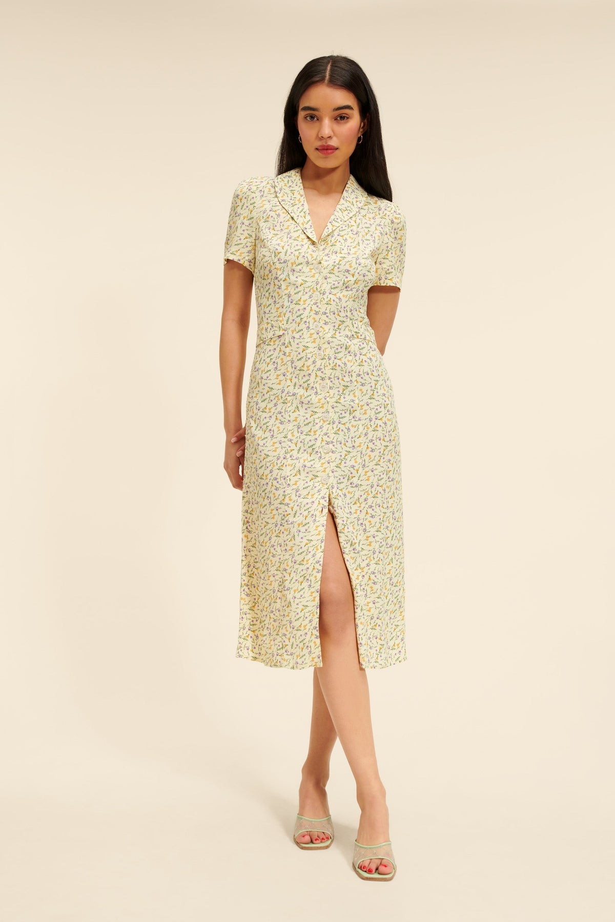 Robe Midi Florale en Mélange de Soie | Bouton Devant | Manches Courtes