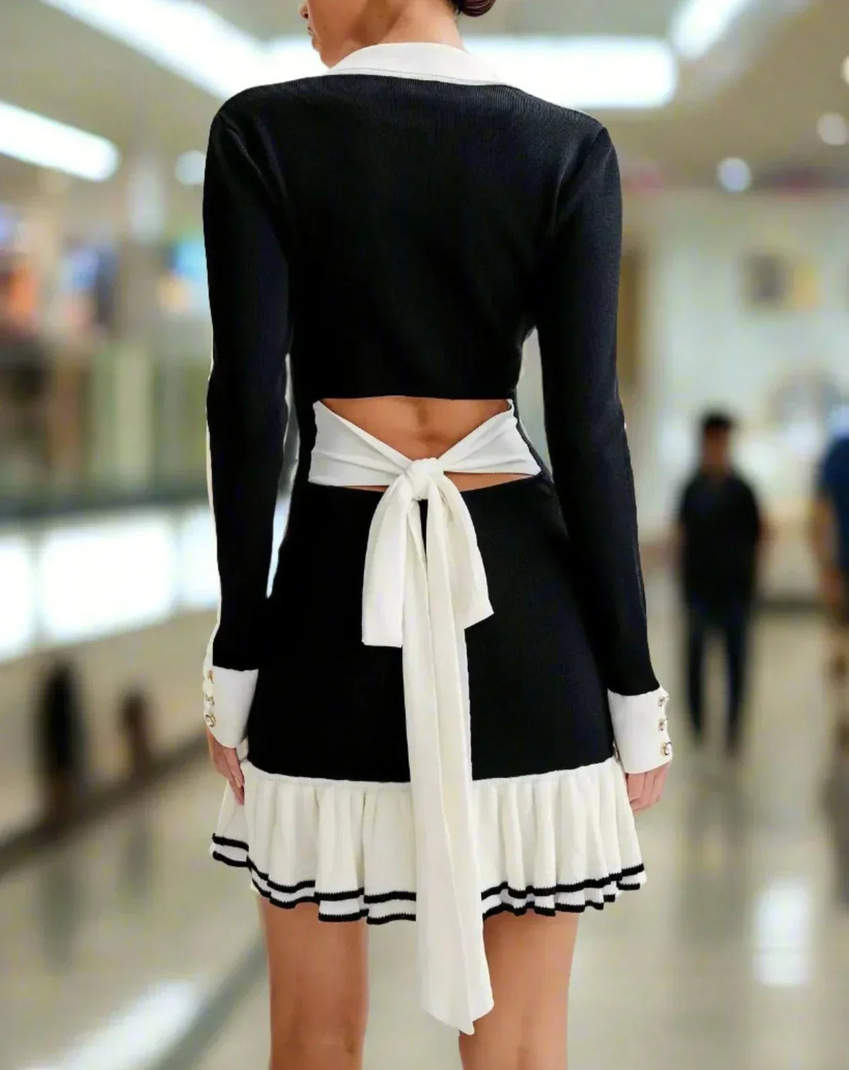 Robe Mini Tricot Contrast | Slim Fit | Bouton Devant | Ourlet Volant
