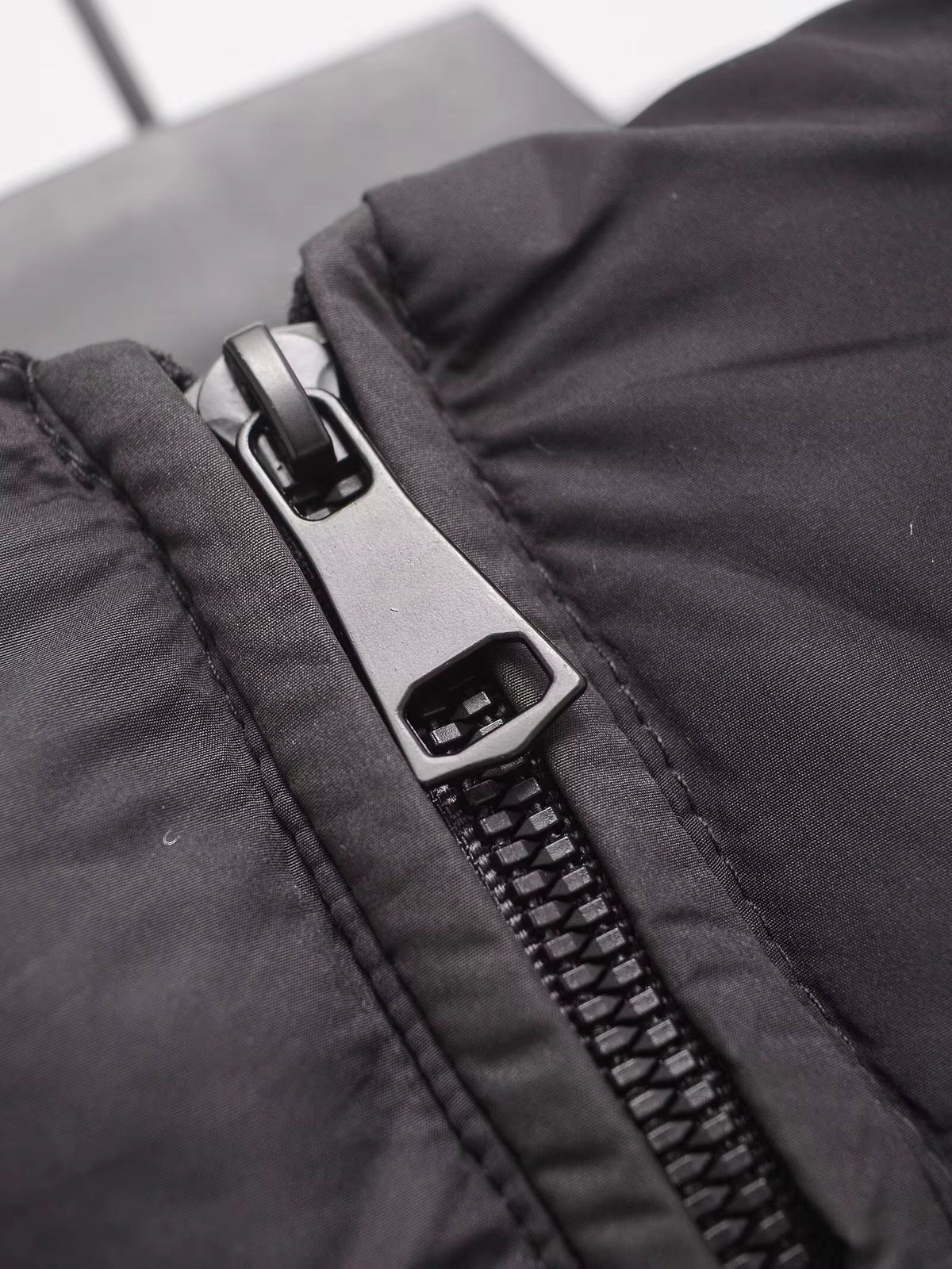 Veste Courte Matelassée | Design avec Capuche | Légère pour l'Hiver