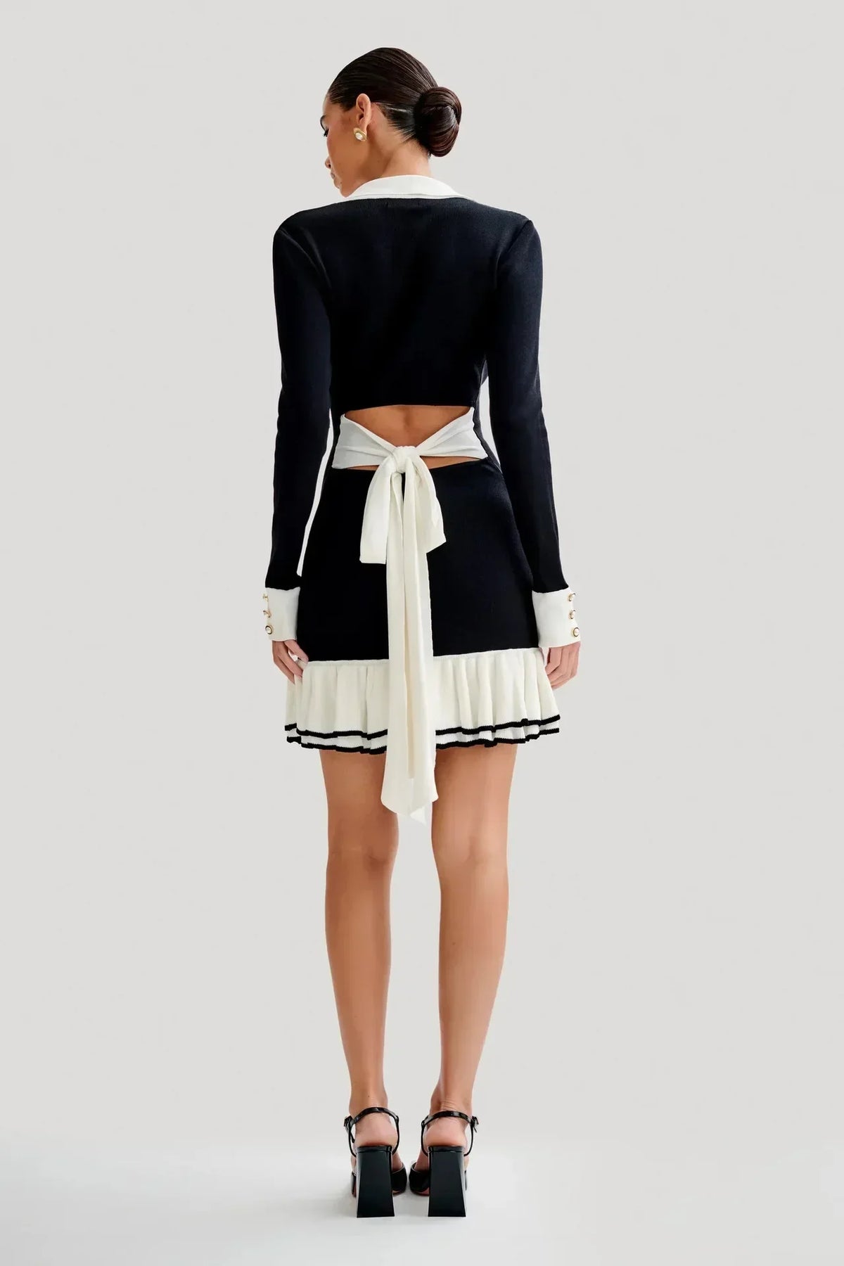 Robe Mini Tricot Contrast | Slim Fit | Bouton Devant | Ourlet Volant