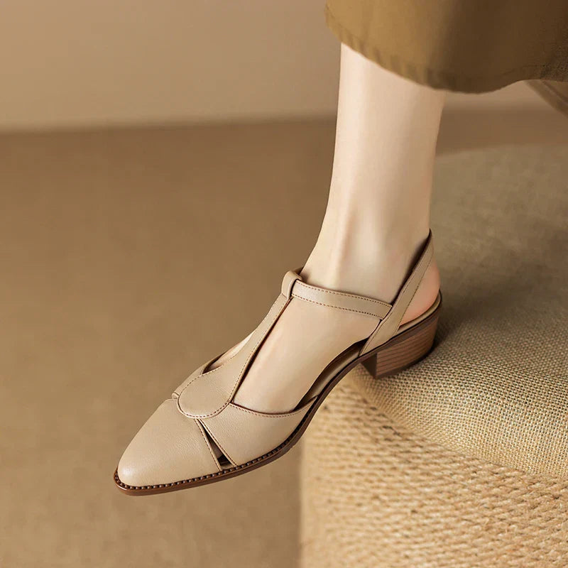 Escarpins en cuir Serana | Bout pointu | Sangle avec boucle