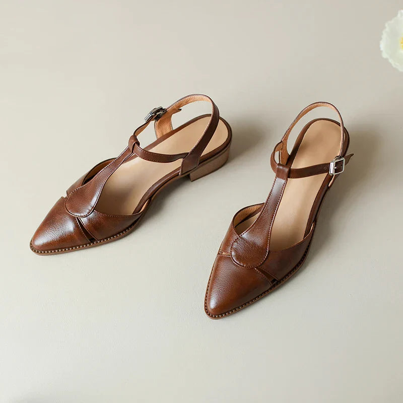Escarpins en cuir Serana | Bout pointu | Sangle avec boucle