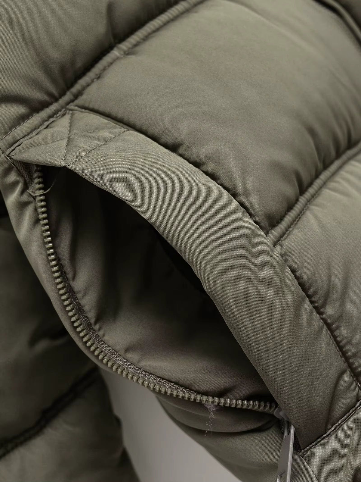 Veste Courte Matelassée | Design avec Capuche | Légère pour l'Hiver