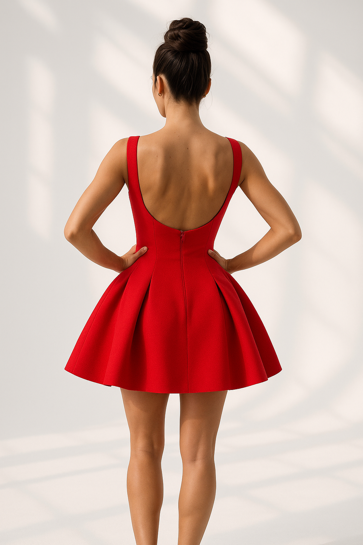 Robe Mini Sans Manches | Col Bateau | Jupe Plissée Taille Haute