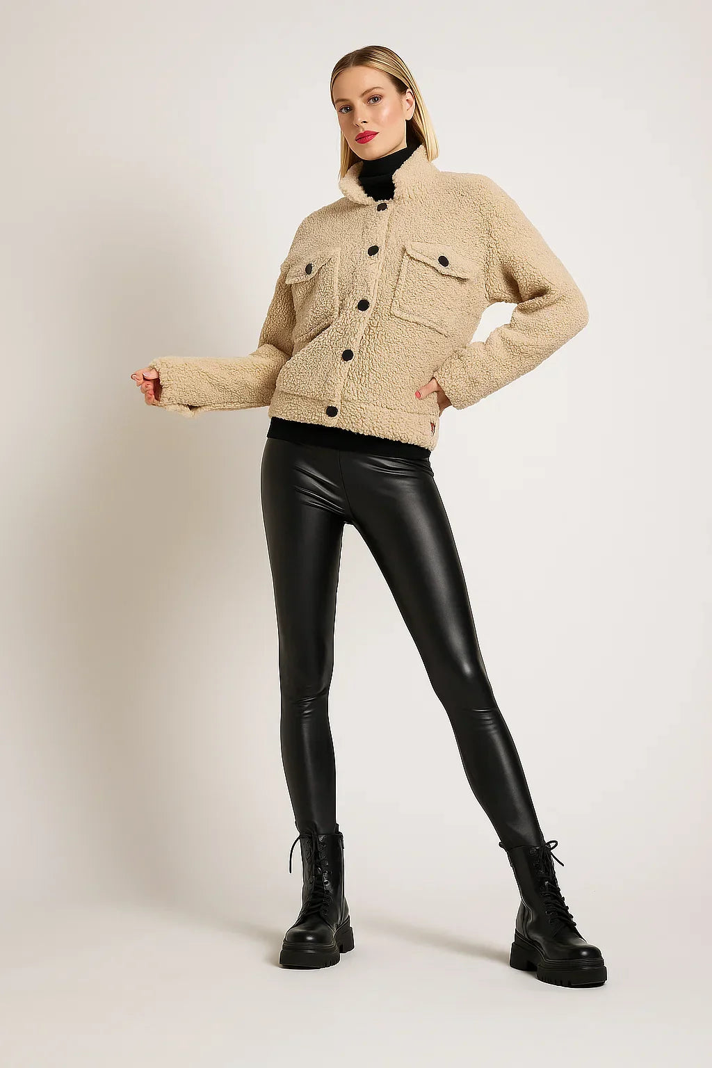 Veste Sherpa | Boutons Contrastants | Coupe Croisée en Mélange de Laine